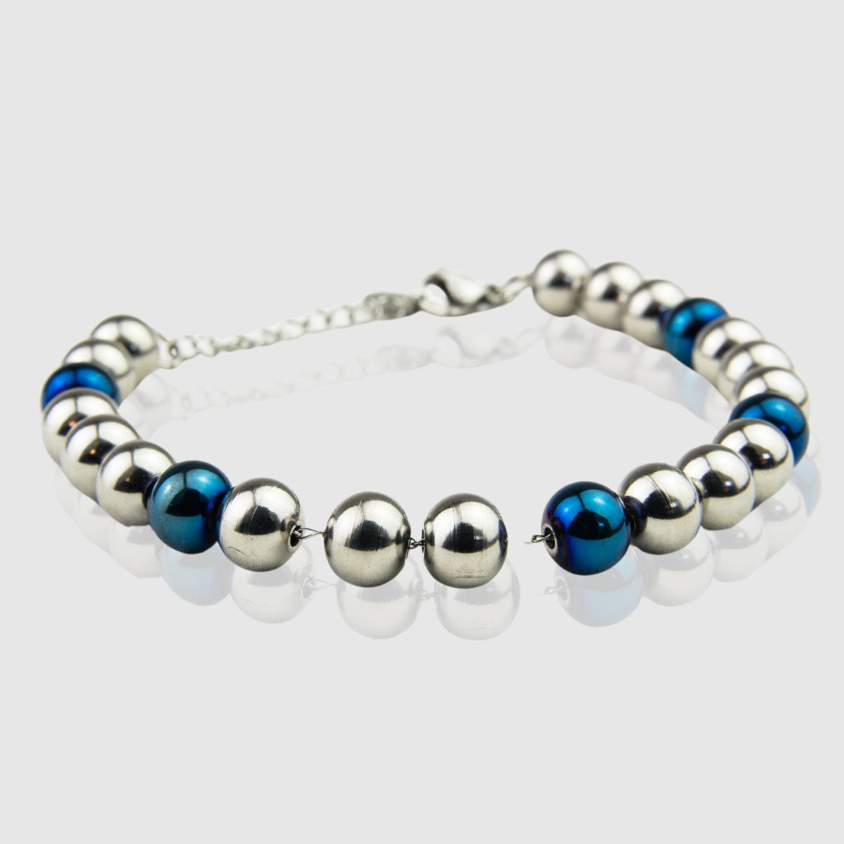 Bracelet with steel spheres